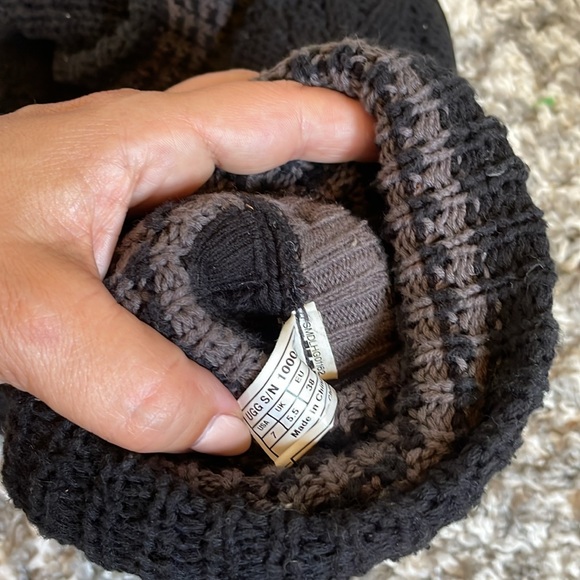 UGG Australia Women’s Leland Cable Knit with Buttons Boots size 7 - Picture 10 of 13